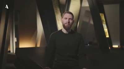 Зачем делают обрезание? Чем отличается еврей от иудея, Тора от Талмуда, синагога от храма? Что означает семисвечник и шестиконечная звезда? Что за коробочки на лбу и руках у евреев и почему они раскачиваются при молитве? И ещё интересные факты всего за 9 