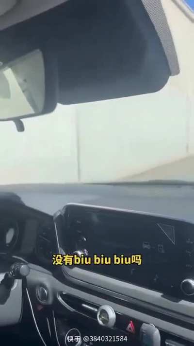 美國🇺🇸網約車收入不錯不會英語照樣賺錢。
一年三五十萬人民幣，輕輕鬆松，比中國強多了呢！