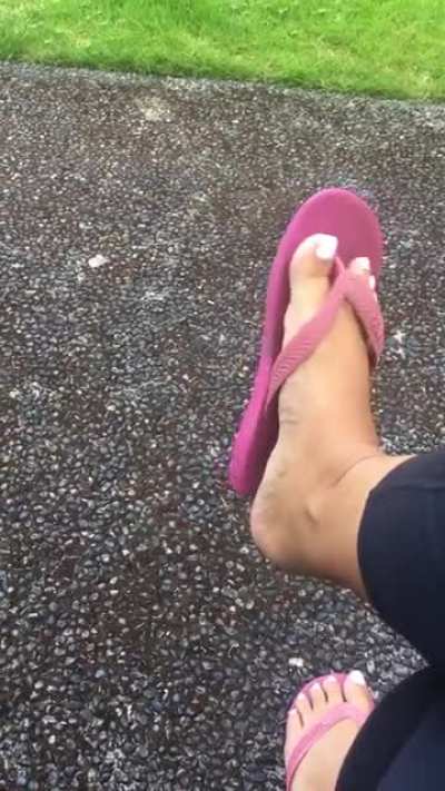 I just love playing with and dangling my flip flops
