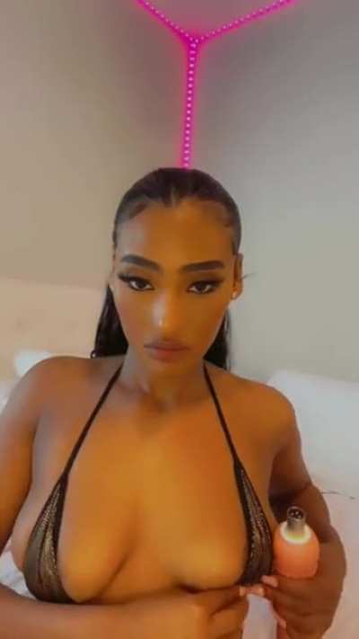 Sub to my onlyfans to see my pretty face Link in bio 🤍