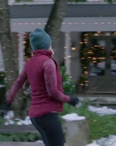 Emily Osment Booty - A Very Merry Bridesmaid