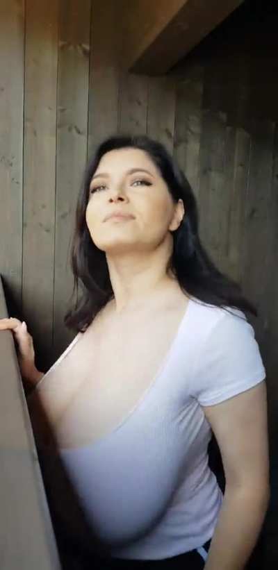 Busty ema