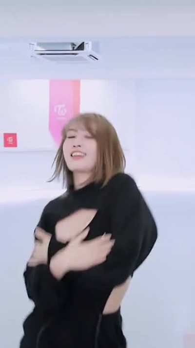 TWICE-MOMO 🥵
