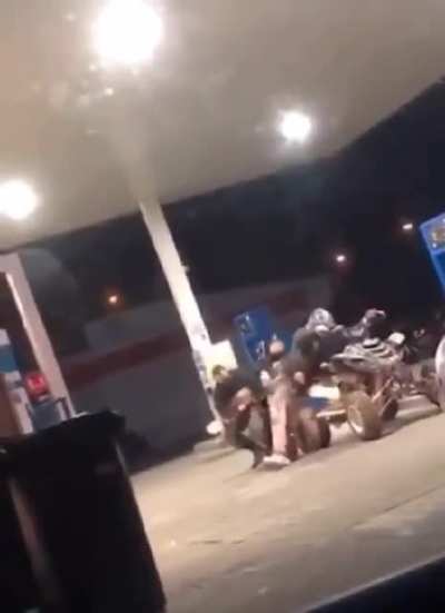 Man overpowers cops 💪