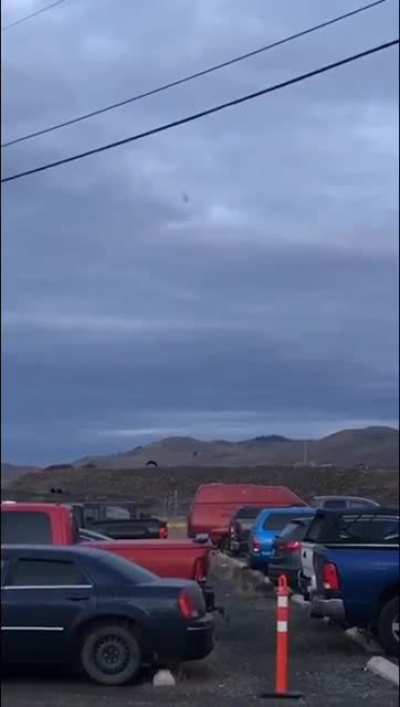 Strange UFO sighting in Kamploops on 10 November 2018.(Video recorded by Harpit Singh<wbr>)[War<wbr>ning:<wbr>Stron<wbr>g language]