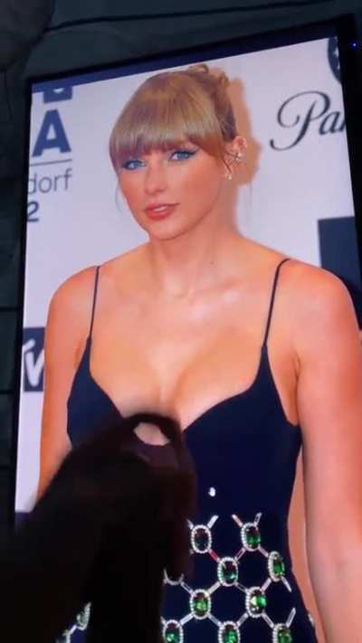Thicc Taylor Swift >&<wbr>gt;&g<wbr>t;&gt<wbr>;> I swear she has me sooooo weak it’s insane 🥵🥵