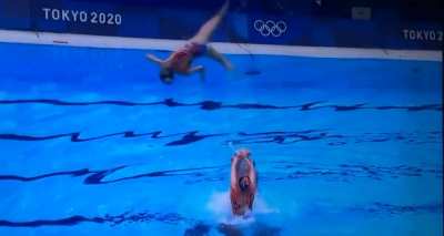 Leslie Jones giving commentary on Artistic Swimming at the Olympics is hilarious