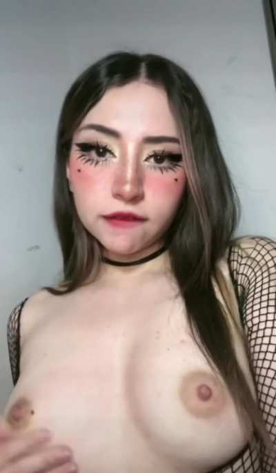 19yo e-girl bored on a sunday night