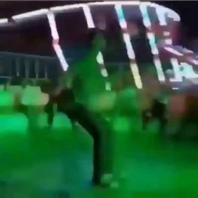 Mi papa al esuchar bachata despues de matar a puñetazos a mi mama porque no hiso la comida