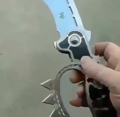 How do you even hold that without cutting yourself
