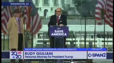 Giuliani tells Txxxp mob 
