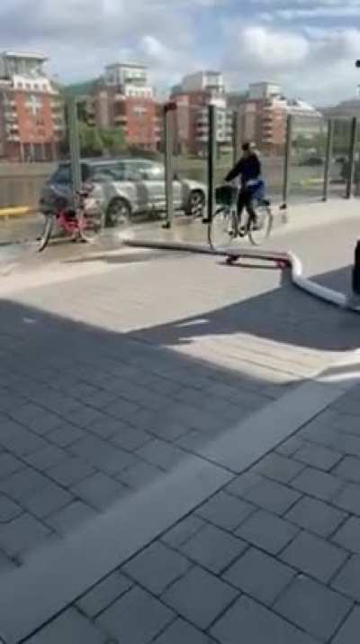 Chaotic levitation