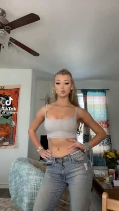 Normal speed VS slowed down. I love slowed down videos you get to appreciate her so much more. What you all think? 🥵🤤