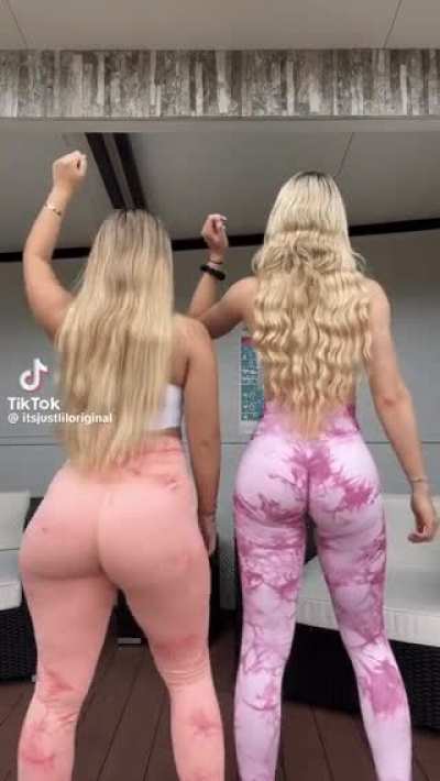 Left or right blonde? @itsj<wbr>ustli<wbr>lorig<wbr>inal