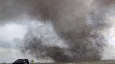 Storm chaser Nick Gorman captured an incredible tornado just now (April 26, 2024)