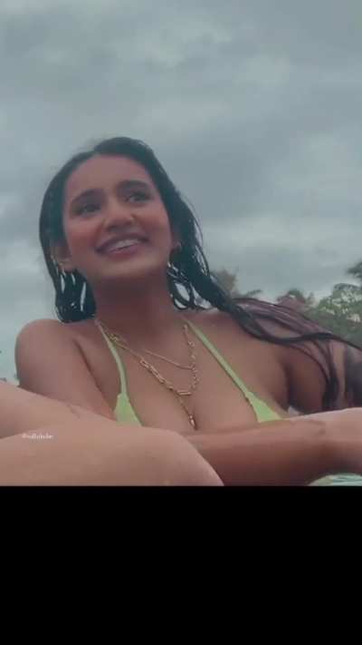 Shubna Lanza jui huge tits 