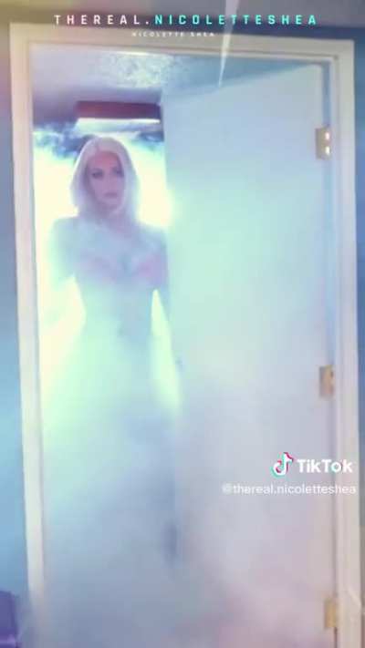 Nicolette Shea @ther<wbr>eal.n<wbr>icole<wbr>ttesh<wbr>ea