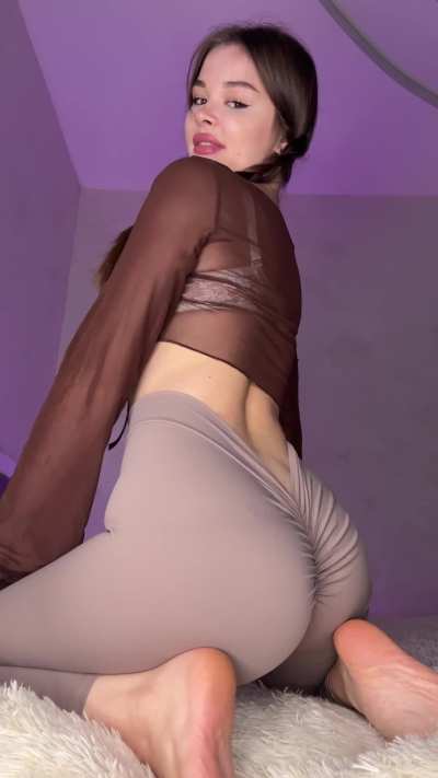 Might as well flaunt my big booty, I suppose, why not