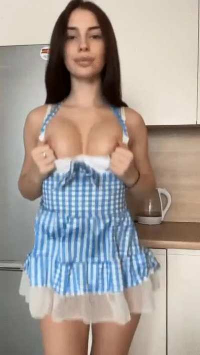 Teen housewife shows her big boobs [drop]