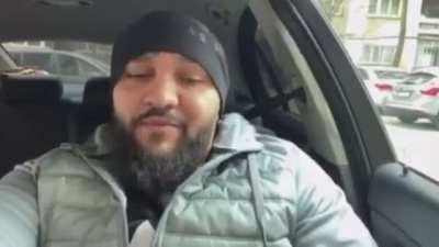 Aștept răspunsul unei pasărici, de ani de zile