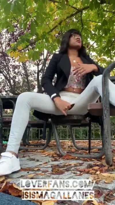 Public Park@<wbr>isis_<wbr>magal<wbr>lanes ♥️♥️ Want to see how I masturbate in the park?  