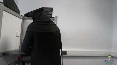 How women who wear a Niqab show identification in the UK