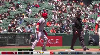[Highlight] Known Angels two-way player Dylan Bundy hits a single to put a man on third and improve his batting average to 1.000