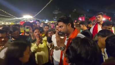 Hindutva group finds a Muslim boy with a Hindu girl at a Dandiya night, and decides to call the girl's mother