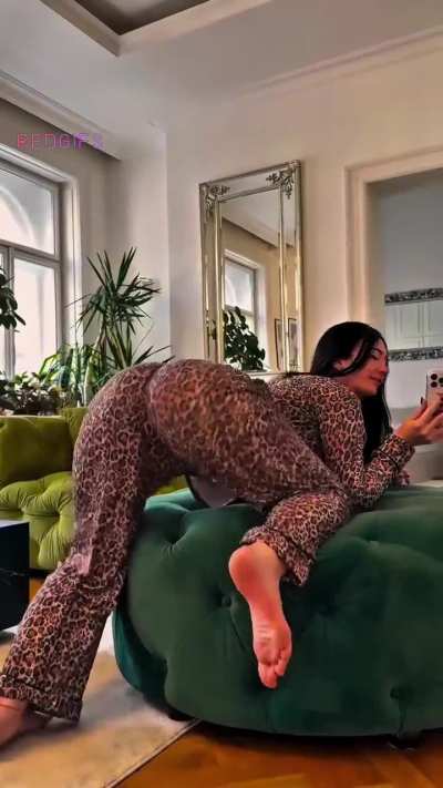Nothing makes me wanna goon like a slut twerking her juicy ass 🤩