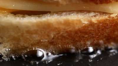 The art of grilled cheese [repost from r/oddlysatisfying]