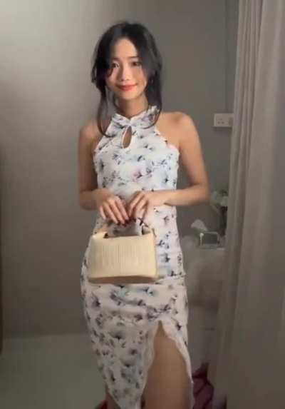 Looks like @ssiiyu's ready to be called by all the uncles into a quiet room to receive her hongbao 😈