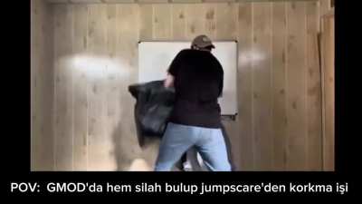 Helle birde GMOD'da uçan bir adam var bilen bilir adam