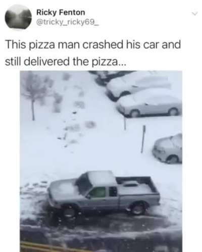 Delivery man delivers pizza after crashing his car 🙏