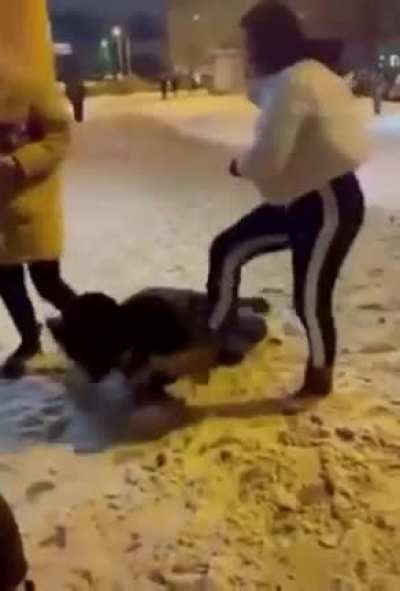 pure savagery.. woman punt kicks prone victim at full force