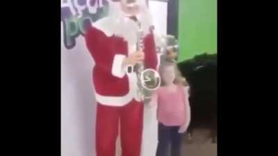 Saxophone Santa goin all out
