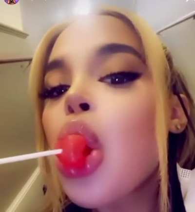 👅