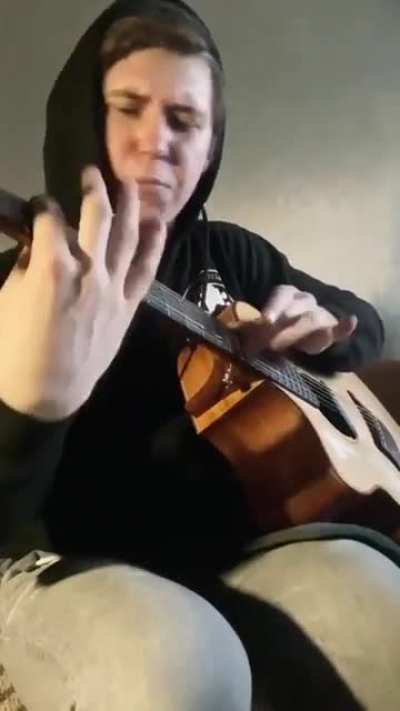 Russian fingerstyle guitarist Alexandr Misko covering The Real Slim Shady. Insane!
