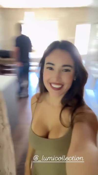 Good morning everyone!! A video of one of her stories for you!! 🧡🧡🧡