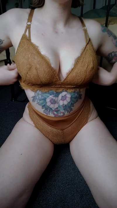 34F natural (tittydrop) more than a handful 😉