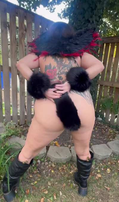 I’m having some Outdoor Fur Foxtail Buttplug Fun
