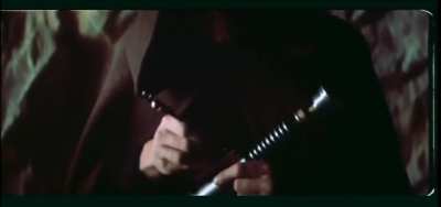 This deleted scene from Ep 6 shows Luke building his saber while Vader attempts him to the Dark Side. Then the tiny lights on saber hilt switch between red and green. This would be the kyber crystal reacting to Luke's feelings? For an instant, did he cons