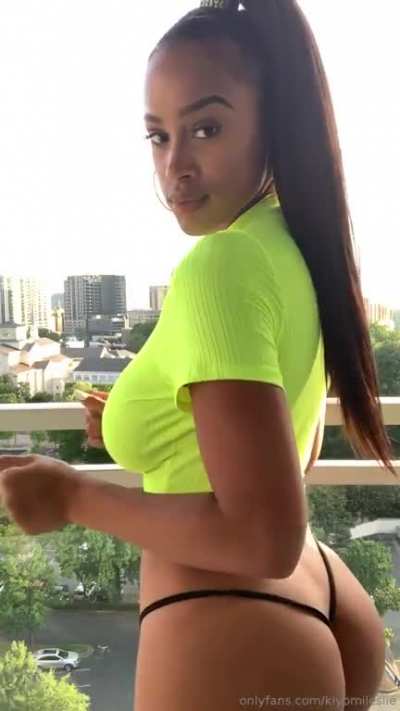 She so fine 😍