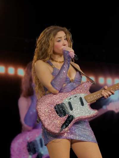 Shakira, 48