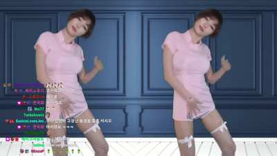 Nurse Berry dancing to Excuse Me by AOA