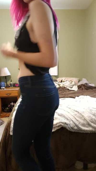 Put a little jiggle in your day 😘[STBA]