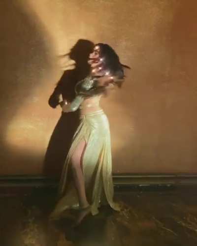 Jhanvi Kapoor - Soon she will replce her MOM ! See her thighs, ass, tits, hair and her seductive face guys 🥵🔥