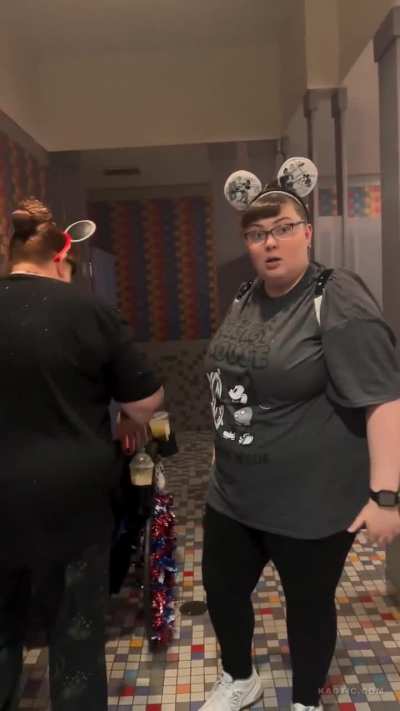 Woman thinks the English language should only be spoken in America