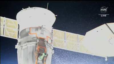 Definitely the video of the day - Soyuz MS-22 spacecraft docked to International Space Station unexpectedly starts leaking coolant to space [HQ]