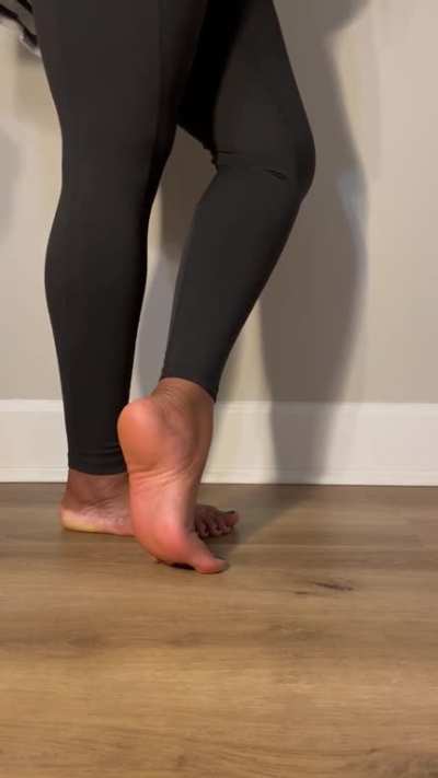 Do you like my high arched feet & long legs ? 🥰