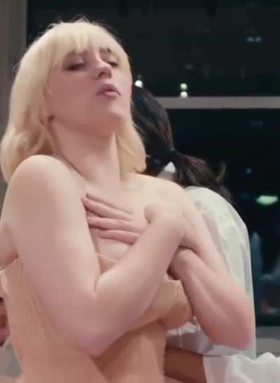 Billie eilish trying to hide the twins